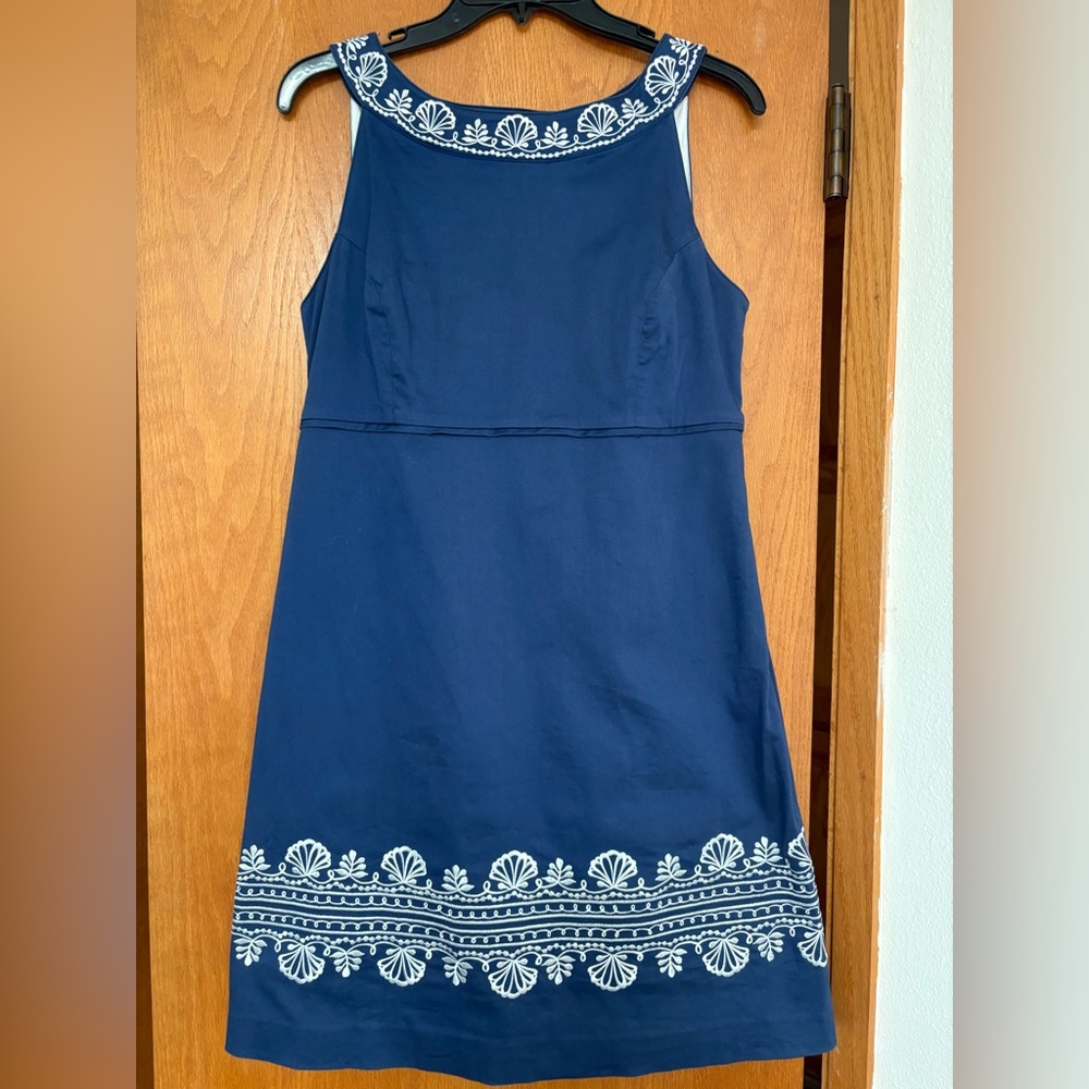 VGUC Lilly Pulitzer Jacqueline shell embroidery navy white label shift dress 10
